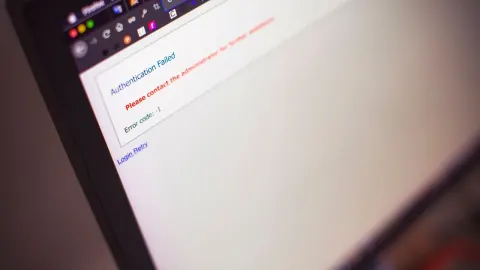 Formularz strony internetowej na ekranie laptopa